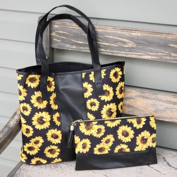 NEW Patterned Tote and Cosmetic Bag Set - Picture 2 of 3